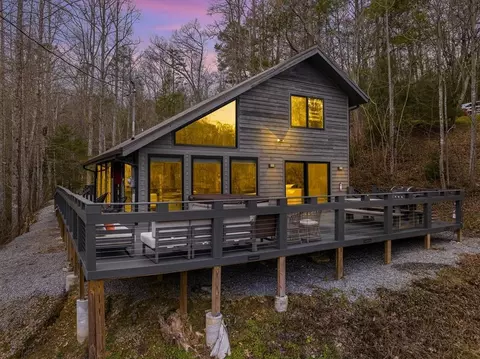 269 Moneymaker Cir, Gatlinburg, TN 37738