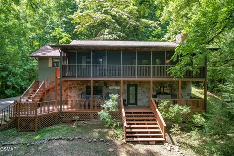 2360 Cove Mountain Ln, Sevierville, TN 37862