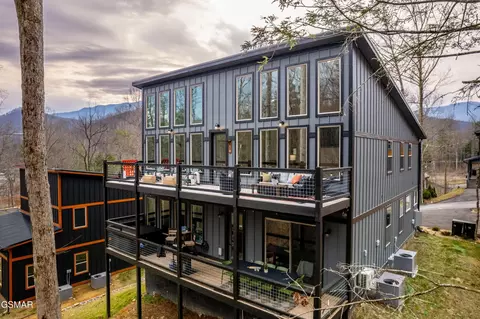 456 Winfield Heights Rd, Gatlinburg, TN 37738