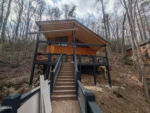1424 School House Gap Rd, Sevierville, TN 37876