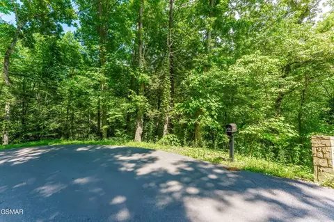 3 Maples Rd, Gatlinburg, TN 37738
