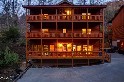 824 Rush Branch Rd, Pigeon Forge, TN 37863