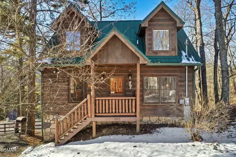 1517 Ginnys Trl, Sevierville, TN 37876