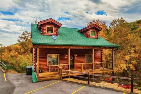2926 Joyner Hills Ln, Sevierville, TN 37876
