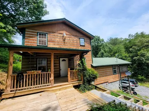 1737 Parrotts Chapel Rd, Sevierville, TN 37876