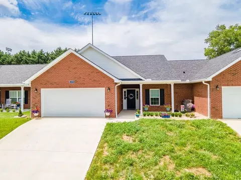 1038 Patriots Lndg, Dandridge, TN 37725