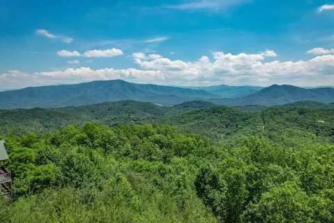 4538 Stackstone Rd, Sevierville, TN 37862 photo 2