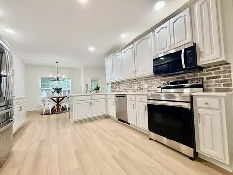 Kitchen - 1005 Ithaca St, Murfreesboro, TN 37130 photo 7 of 8