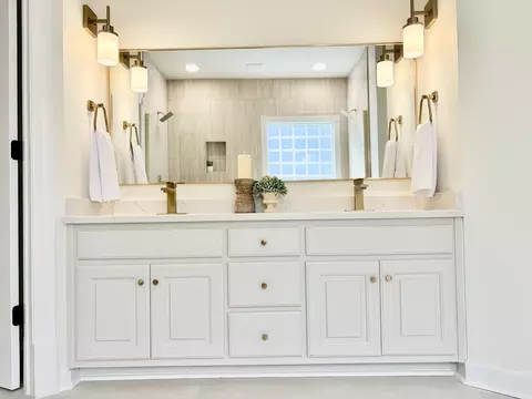 Bath - 1005 Ithaca St, Murfreesboro, TN 37130 photo 6 of 7
