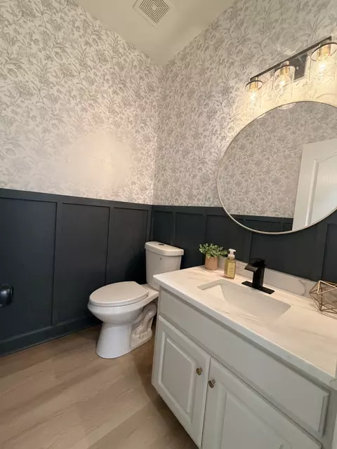 Bath - 1005 Ithaca St, Murfreesboro, TN 37130 photo 1 of 7