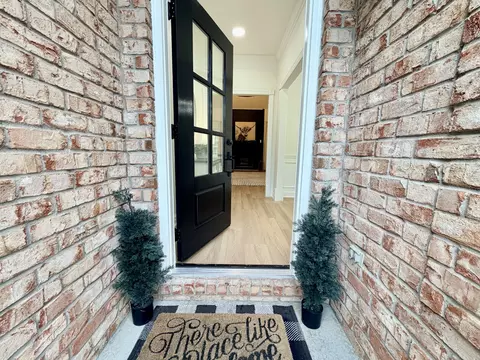 Entry Way - 1005 Ithaca St, Murfreesboro, TN 37130 photo 1 of 3