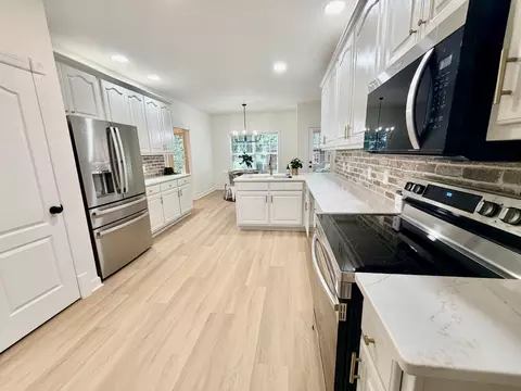 Kitchen - 1005 Ithaca St, Murfreesboro, TN 37130 photo 4 of 8