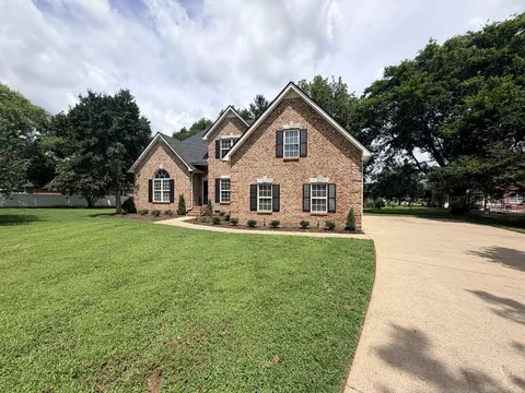 Exterior - 1005 Ithaca St, Murfreesboro, TN 37130 photo 3 of 9
