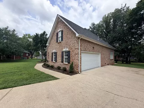Exterior - 1005 Ithaca St, Murfreesboro, TN 37130 photo 4 of 9