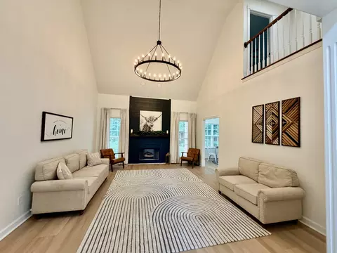 Living - 1005 Ithaca St, Murfreesboro, TN 37130 photo 1 of 5