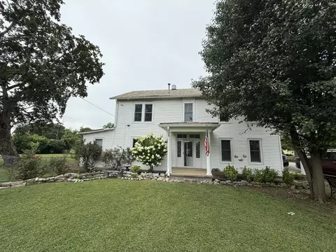 708 Main St, Burns, TN 37029