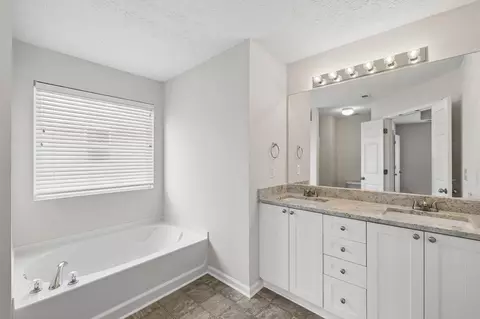 Bath - 1432 Bern Dr, Spring Hill, TN 37174 photo 3 of 3