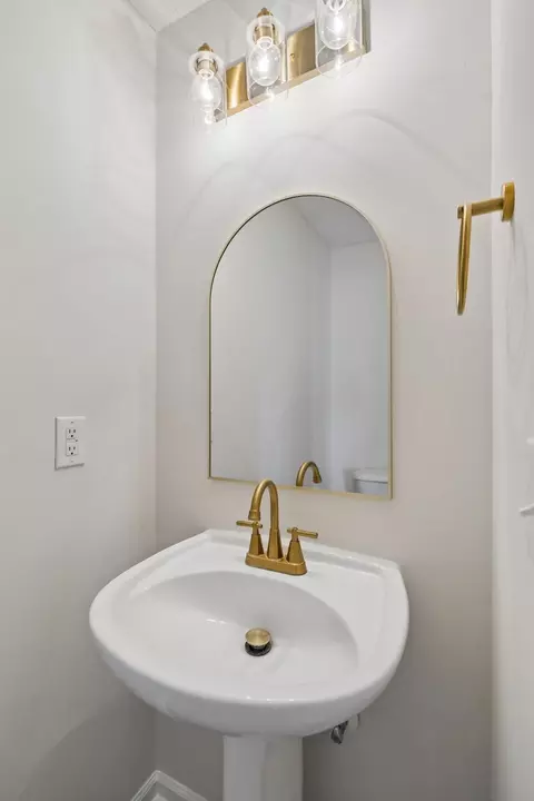 Bath - 1432 Bern Dr, Spring Hill, TN 37174 photo 1 of 3