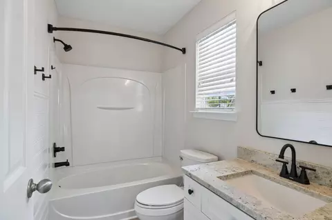 Bath - 1432 Bern Dr, Spring Hill, TN 37174 photo 2 of 3