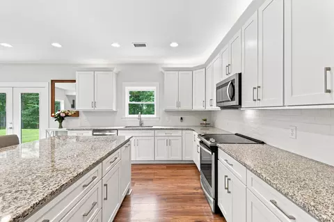 Kitchen - 1658 Apache Trl, Pegram, TN 37143 photo 4 of 4