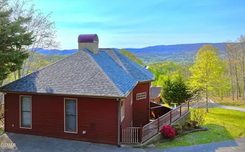 2250 Village Summit Dr, Sevierville, TN 37862