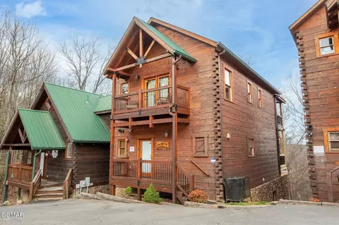 1253 Bear Cub Way, Gatlinburg, TN 37738