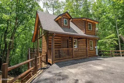 515 Deer Path Ln, Gatlinburg, TN 37738