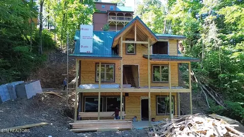 3210 Pine Way, Pigeon Forge, TN 37863