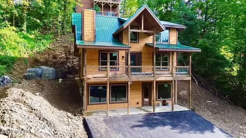 3210 Pine Way, Pigeon Forge, TN 37863