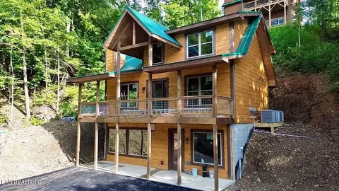 3210 Pine Way, Pigeon Forge, TN 37863