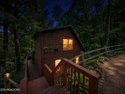 1031 Elm Cir, Sevierville, TN 37876