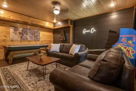 855 Osprey Way, Pigeon Forge, TN 37863