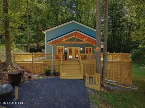 760 Boone Acres Ln, Pigeon Forge, TN 37863