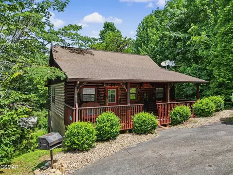 1609 Pinewood Way, Sevierville, TN 37862