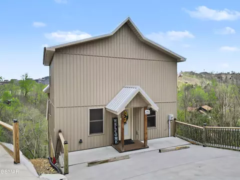 223 Chimney Tops Way, Gatlinburg, TN 37738