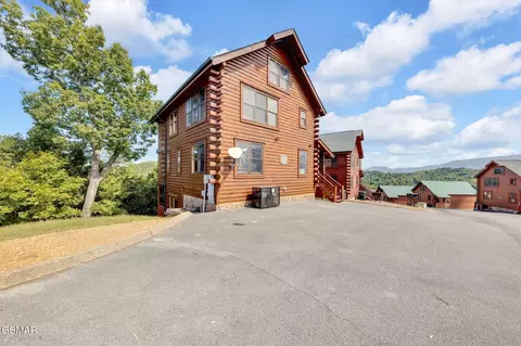 2835 White Oak Ridge Ln, Sevierville, TN 37862