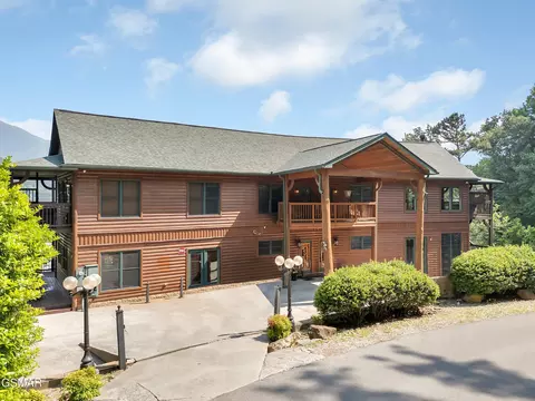 365 Smoky View Rd, Gatlinburg, TN 37738