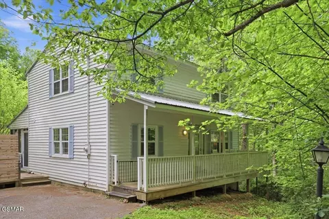 4340 Lakeshore Ave, Sevierville, TN 37876