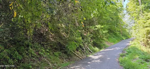 5 Sugar Maple Loop Rd, Sevierville, TN 37862