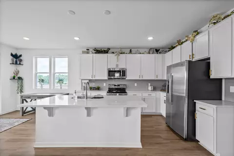 Kitchen - 707 Chestnut Bnd, Dickson, TN 37055 photo 2 of 3