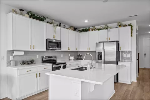 Kitchen - 707 Chestnut Bnd, Dickson, TN 37055 photo 1 of 3