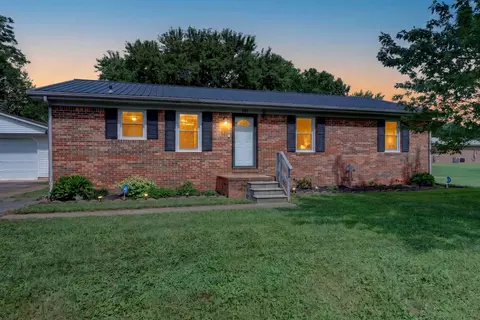 701 Pineridge Dr, Hopkinsville, KY 42240
