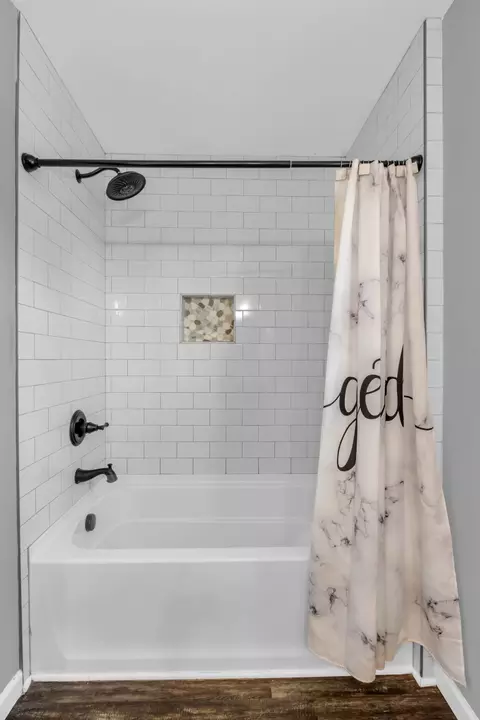 Bath - 142 Pine Ave, Morrison, TN 37357 photo 2 of 4