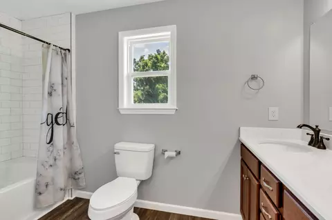 Bath - 142 Pine Ave, Morrison, TN 37357 photo 1 of 4