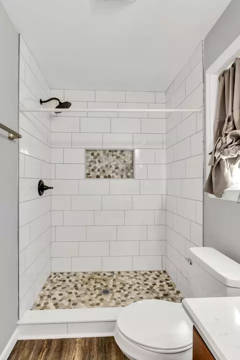 Bath - 142 Pine Ave, Morrison, TN 37357 photo 3 of 4