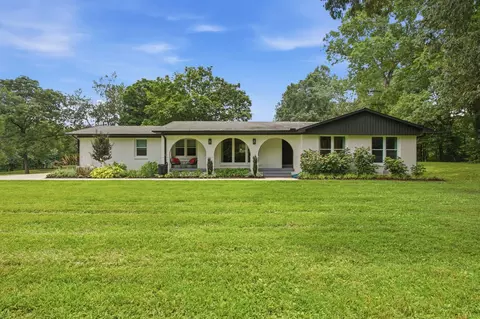 1878 Trace Creek Rd, Hohenwald, TN 38462