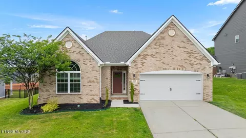 818 Brookwood Ln, Maryville, TN 37801