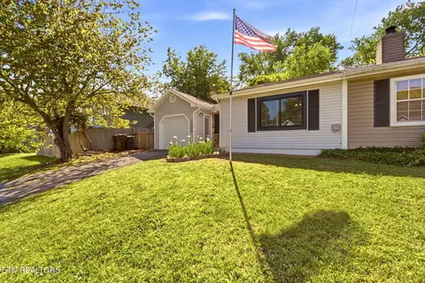 7504 NW Chatham Cir, Knoxville, TN 37909