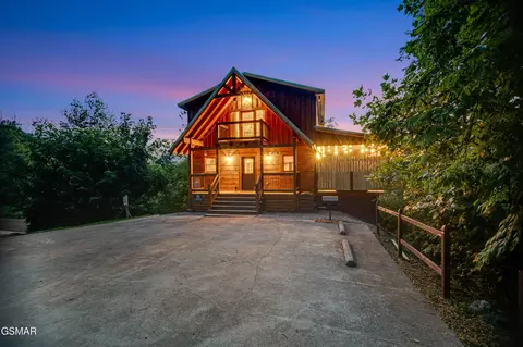 1140 E Kings Ridge Rd, Gatlinburg, TN 37738