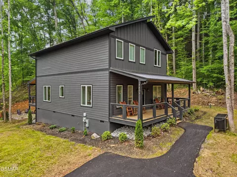 2825 Whisper Creek Ln, Sevierville, TN 37862